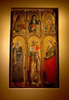 Carlo Crivelli, S. Caterina d'Alessandria, S. Pietro e S. Maria Maddalena sormontati da tre Santi  