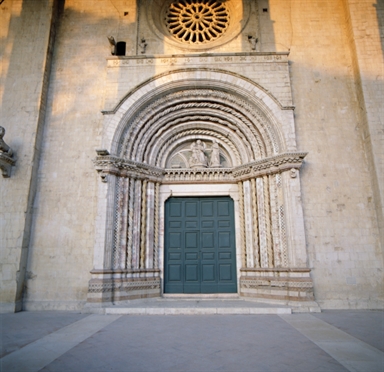 Basilica di San Venanzio, Portale
