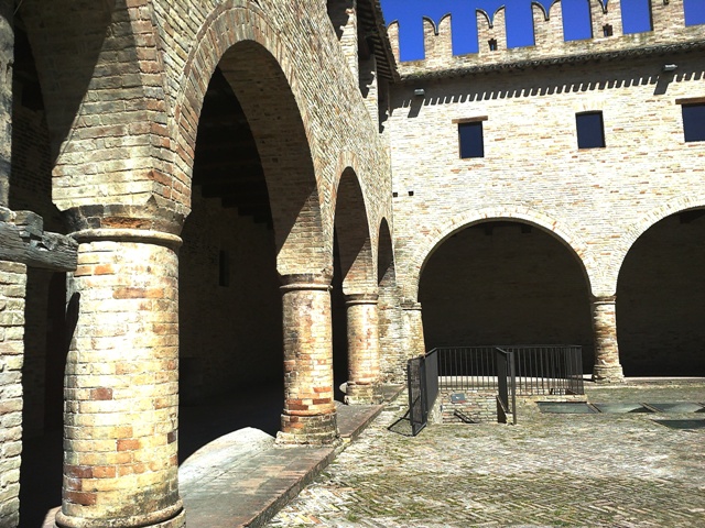 Castello della Rancia, cortile