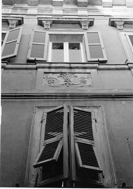 Palazzo in Via Falleroni 58