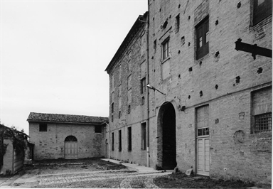 Magazzini dell'Azienda Agraria Rangoni-Machiavelli
