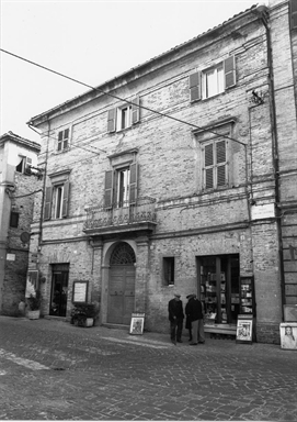 Casa in Piazza Leopardi 4