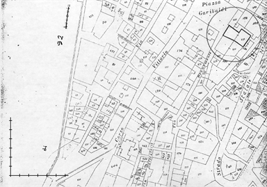 Casa con portale bugnato sec.XVII