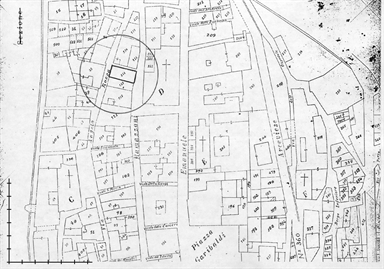 Casa con portale riquadrato sec.XVI