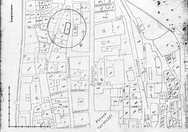 Casa con portale bugnato sec.XVI