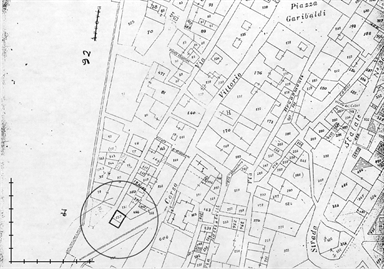 Casa con portale bugnato sec.XVI