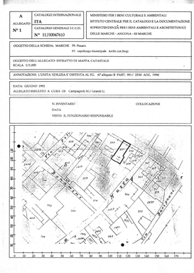 Palazzo con archi con fregi