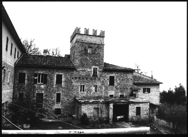 Casa con torre colombaia