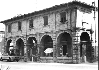 Casa porticata