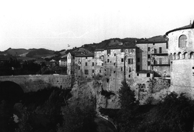Mura di cinta dell'antica Casteldurante