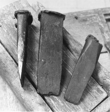 Cunei di ferro con testa