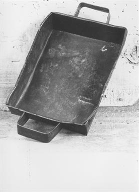 Teglia rettangolare di metallo con due manici