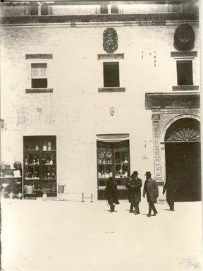 Macerata. Ingresso del Palazzo della Prefettura