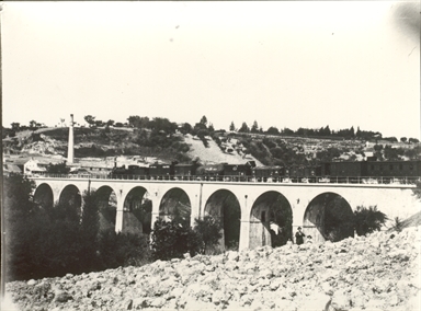 Macerata. Viadotto del Cimitero con treno