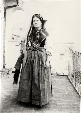 Costumi femminili agresti
