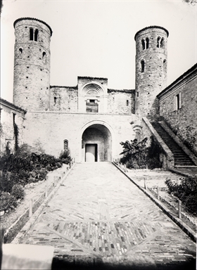 San Claudio al Chienti. Esterno