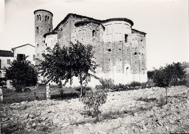 San Claudio al Chienti. Esterno