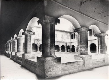 (Tolentino) Basilica di San Nicola. Chiostro