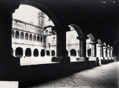 (Tolentino) Basilica di San Nicola. Chiostro