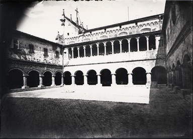 (Tolentino) Basilica di San Nicola. Chiostro