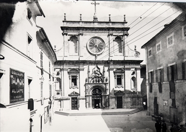(Tolentino) Basilica di San Nicola. Facciata