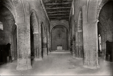 (Sant'Angelo In Pontano) Chiesa Collegiata. Interno