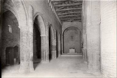 (Sant'Angelo In Pontano) Chiesa Collegiata. Interno