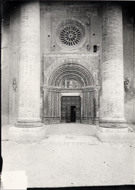 Portale di San Venanzio (Camerino)