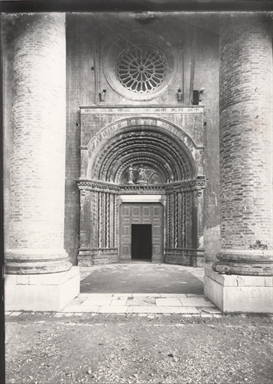 Portale di San Venanzio (Camerino)