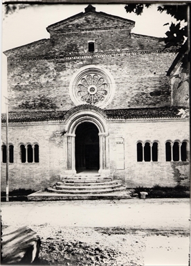 (Abbadia di Fiastra) Facciata