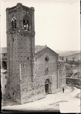 (San Severino Marche) Duomo vecchio. Facciata