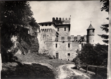 Caldarola. Mura del castello Pallotta