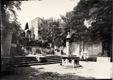 Caldarola. Castello Pallotta. Corte esterna