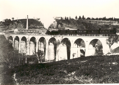 Macerata. Viadotto del Cimitero con treno