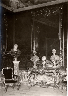 Macerata. Particolare del Salone (Palazzo Compagnoni-Marefoschi)