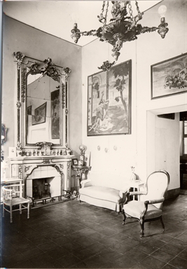 Macerata. Particolare della Sala gialla (Palazzo Compagnoni-Marefoschi)