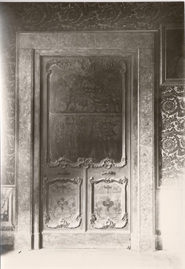 Macerata. Porta a specchio (Palazzo Compagnoni-Marefoschi)