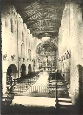 (Santa Maria a Piè di Chienti) Interno