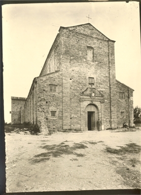 (Santa Maria a Piè di Chienti) Facciata