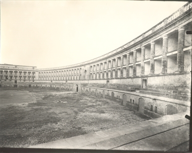 Sferisterio. Interno