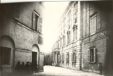 Macerata. Piazzetta Costa e Albergo Milano