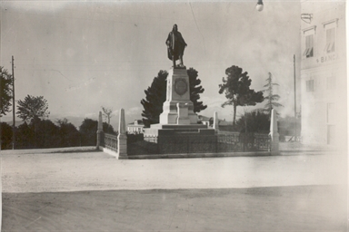 Macerata. Monumento a Garibaldi