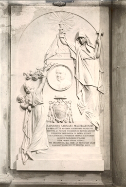 Macerata. (Cattedrale) Cenotafio di Monsignor Sarnari