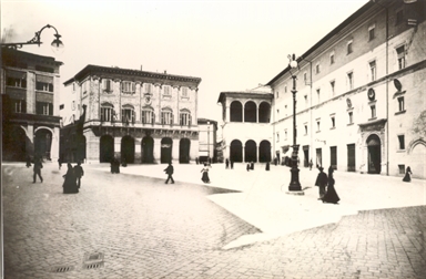 Macerata. Piazza Vittorio Emanuele II (poi della Libertà)