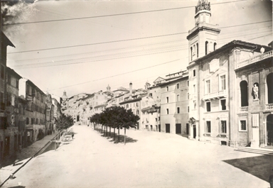 Macerata. Piazza Mazzini