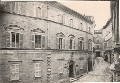 Macerata. Palazzo Lauri (Tommaso)