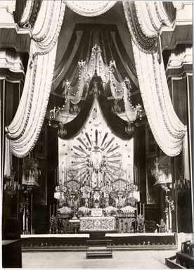 Macerata. Chiesa di San Paolo. Altare Maggiore, con addobbo per la festa dell'Immacolata