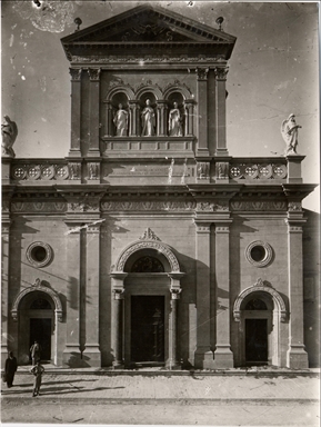 Macerata. Chiesa dell'Immacolata. Facciata