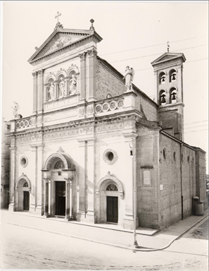 Macerata. Chiesa dell'Immacolata. Facciata