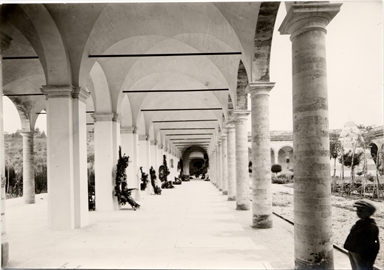Macerata. Cimitero. Chiostro